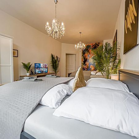 Grosse 3 Schlafzimmer Unterkunft Mit Kueche, Bad, Waschmaschine & Balkon Am Zoo Leipzig Eksteriør billede